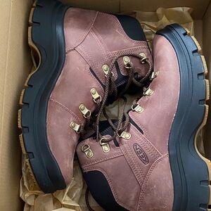NIB KEEN WOMen's Leather Boots in Rich Brown PINK RED KOSE PYRENEES NUTMEG
